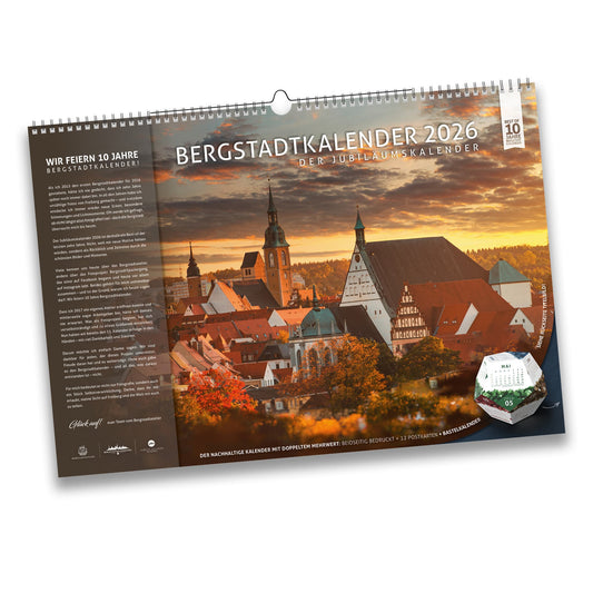 Bergstadtkalender 2026 B3 Jubiläumskalender – Titelbild mit Freiberg-Panorama, 10 Jahre Jubiläumshinweis und integriertem Bastelkalender