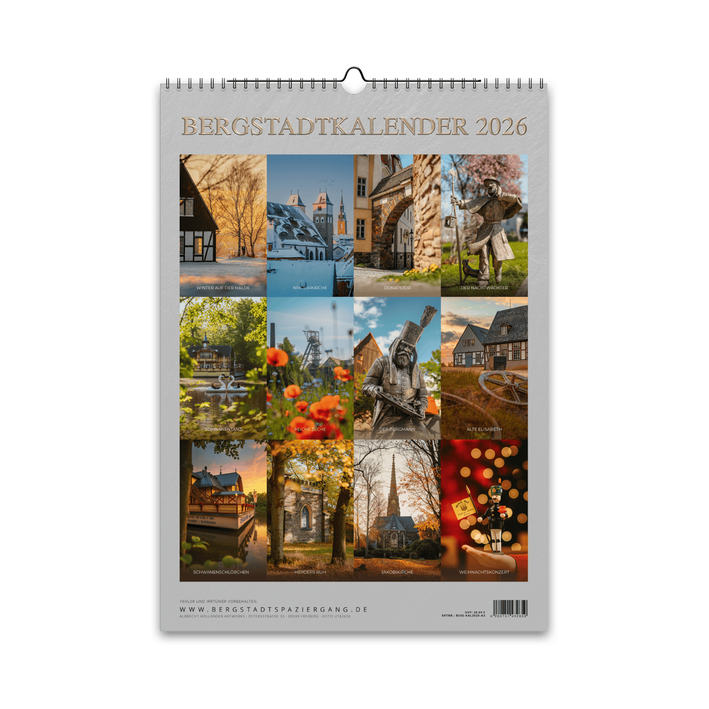 Rückseite des Bergstadtkalenders 2026 im DIN-A3-Hochformat mit allen zwölf Monatsmotiven aus Freiberg, darunter Reiche Zeche, Schlossplatz, Donatskirche und Weihnachtsbergmann.