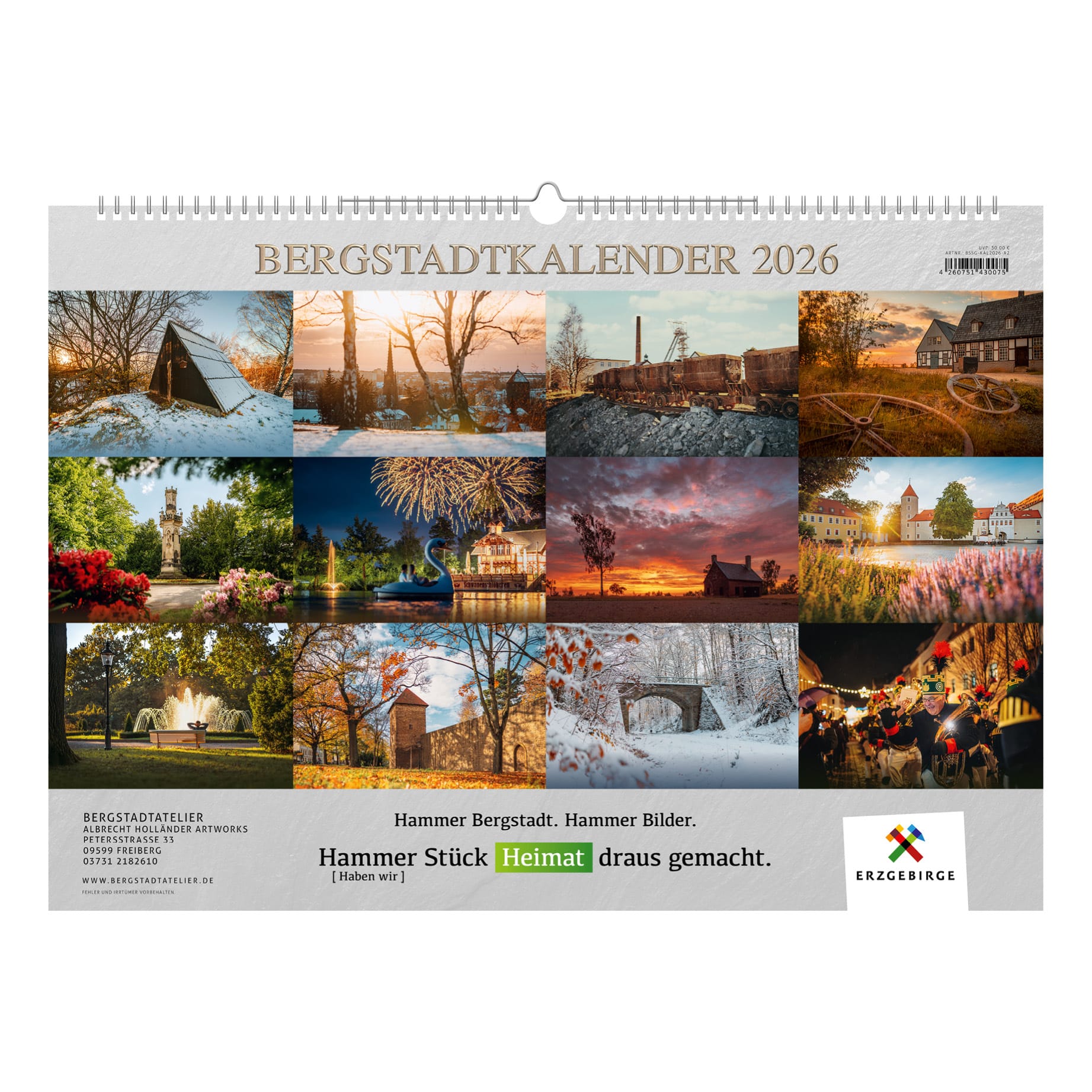 Rückseite des Bergstadtkalenders 2026 im Sonderformat mit allen zwölf Monatsmotiven aus Freiberg und Umgebung. Slogan: „Hammer Bergstadt. Hammer Bilder. Hammer Stück Heimat draus gemacht.“