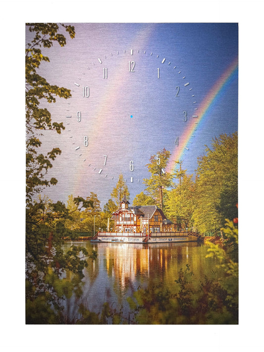 Alu-Wanduhr B-Ware Schwanenschlößchen mit Regenbogen – Gesamtansicht