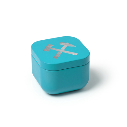 trini_blau_schlaegel-und-eisen-geteilt.png